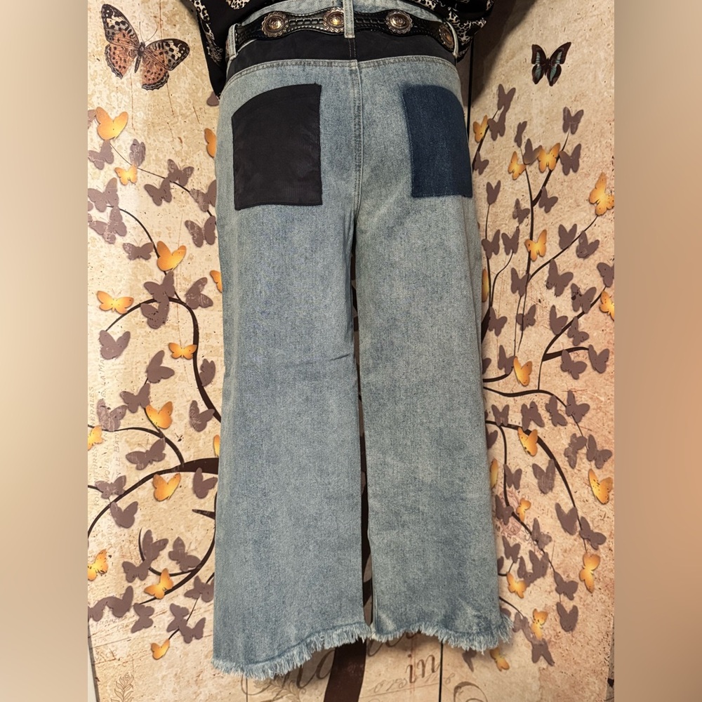 ๐๐POL Distressed Patchwork Cropped Jeans ๐๐ - Picture 2 of 8